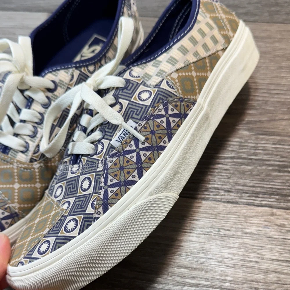 Vans Blue and tan Patterned Sneakers men’s 8.5 (s51)